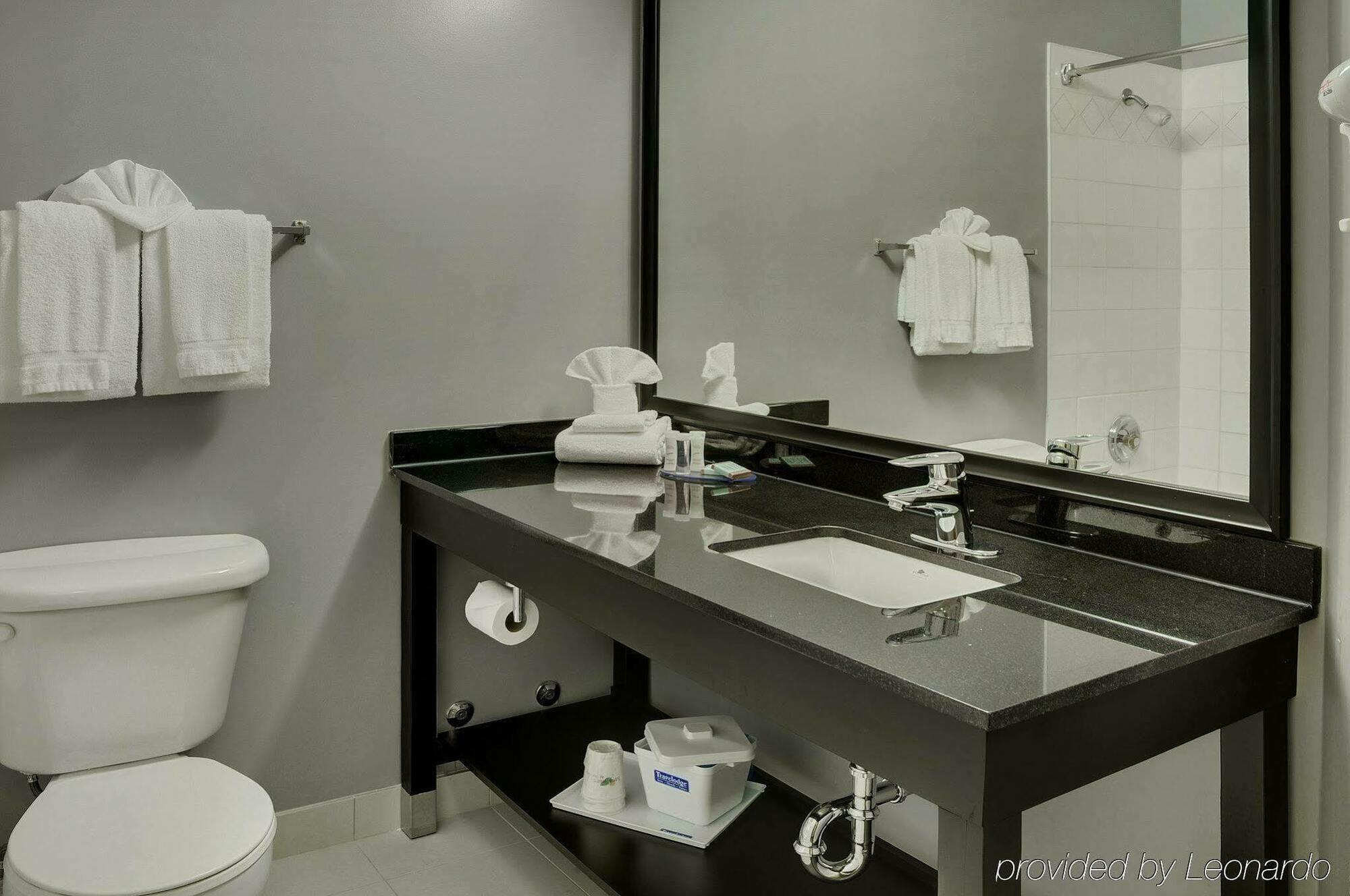 Quality Inn Север Бэй Экстерьер фото